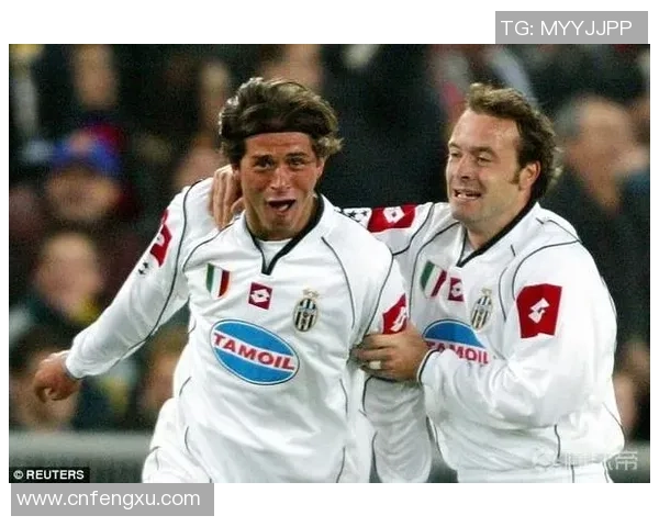 从球场到教练席：足球巨星转型之路与教练生涯解析